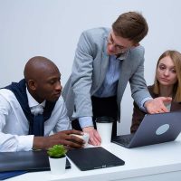 أفضل الحواسيب للمبرمجين المبتدئين- في عصر التكنولوجيا الحديثة، أصبح تعلم البرمجة واحداً من أهم المهارات التي يمكن أن يتعلمها الشخص. سواء كنت تطمح لتطوير تطبيقات