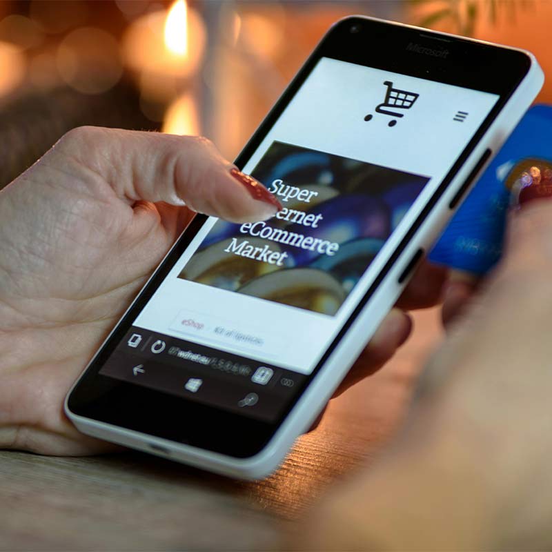 كل ما تحتاج معرفته عن التسويق الرقمي- في عصرنا الرقمي الحالي، أصبح التسويق الرقمي جزءاً أساسياً من أي استراتيجية تجارية ناجحة. فهو يوفر