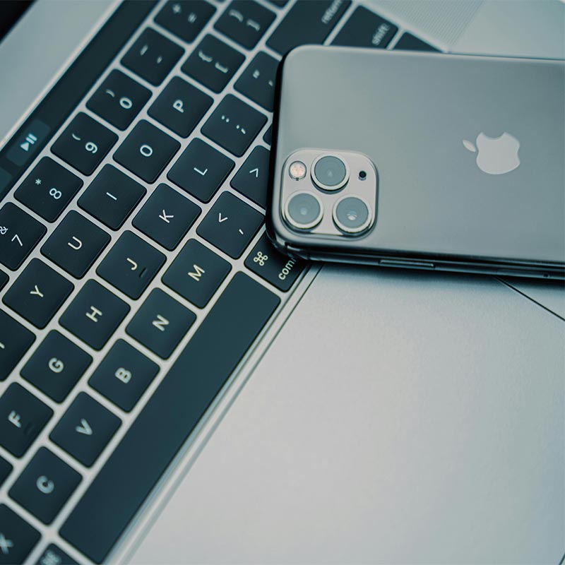 هاتف أبل iPhone 15: ماذا يجب أن تعرف قبل الشراء؟- أطلقت أبل مؤخرًا هاتفها المنتظر iPhone 15، والذي جاء بالكثير من التحسينات والمميزات