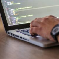 أفضل 10 برامج ضرورية لأي كمبيوتر جديد- عندما تقوم بشراء كمبيوتر جديد، سواء كان لابتوب أو جهاز مكتبي، فإن أول خطوة بعد تشغيله هي تجهيز