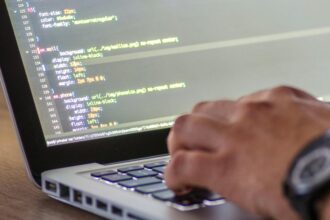أفضل 10 برامج ضرورية لأي كمبيوتر جديد- عندما تقوم بشراء كمبيوتر جديد، سواء كان لابتوب أو جهاز مكتبي، فإن أول خطوة بعد تشغيله هي تجهيز