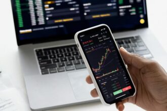 التداول وأفضل منصات التداول العالمية في 2025- في عالم الاقتصاد الرقمي المتسارع، أصبح التداول أداة استثمارية رئيسية يستخدمها ملايين الأشخاص